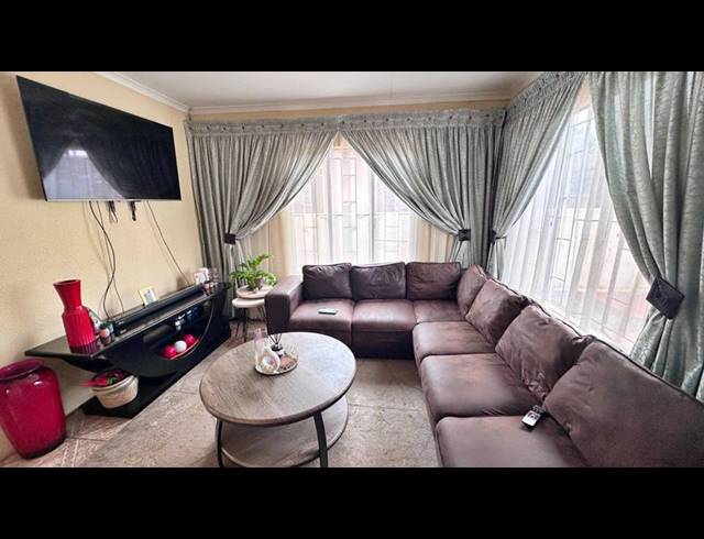 2 BEDROOM HOUSE FOR SALE IN SOSHANGUVE EAST EXT 4